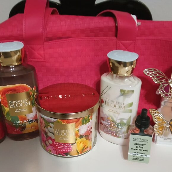 Bath and body Works brightest bloom gift bag set with goodies - Picture 7 of 16